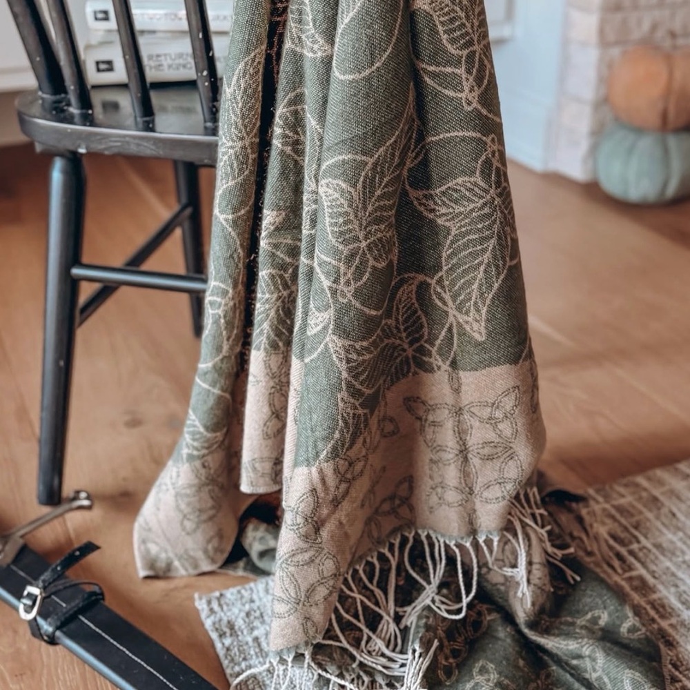 Lord of The Rings inspired Reading Shawl Reversible Green/Beige Shawl-Owlcrate